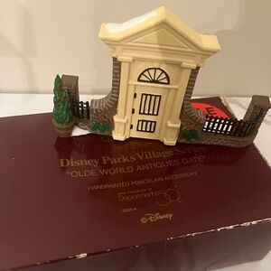Department 56 Disney Parks Village Series Gate